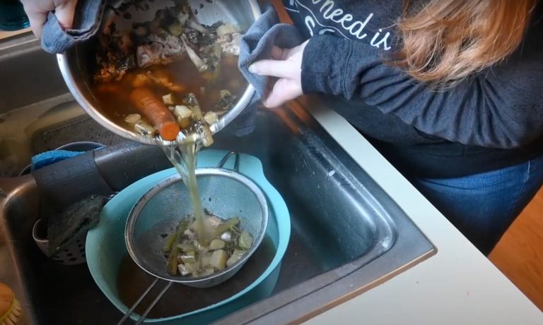 How to Make Bone Broth in the Instant That Gels