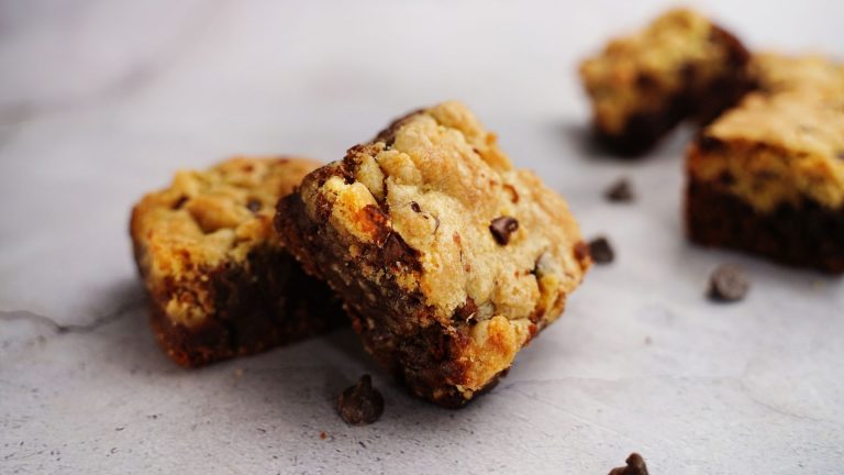 Peanut Butter/Chocolate Chip Cookie Bars