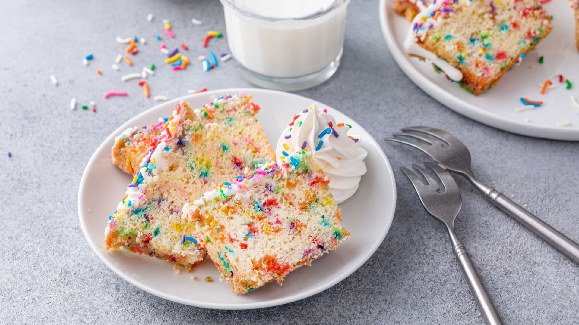 Classic Funfetti Cupcakes